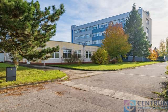 Nabízíme k pronájmu přízemní objekt o zast. ploše 1 550 m,, okres Semily
