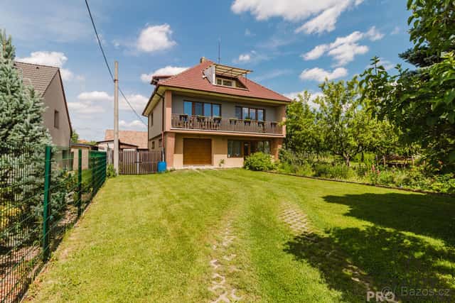 Prodej prostorného rodinného domu 5+1 (200 m²) s ovocným sad, Brno venkov, okres Brno-venkov