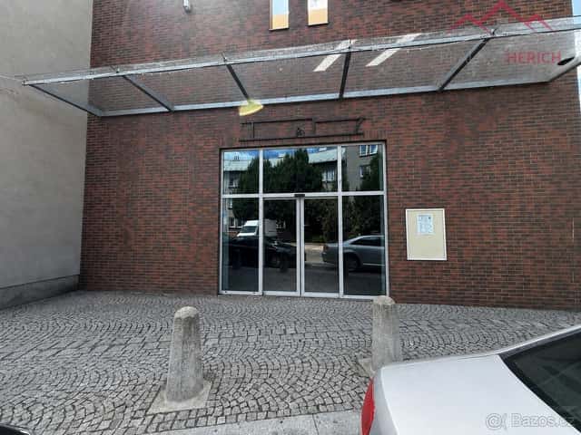 Pronájem obchodního prostoru (300 m2) Žižkovo náměstí, Chomu, okres Chomutov