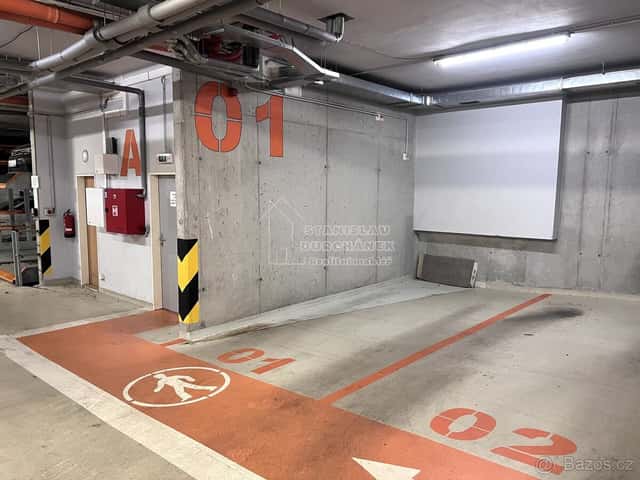 Pronájem garážového stání, Praha 6-Bubeneč, ulice Jednořadá, Praha 6