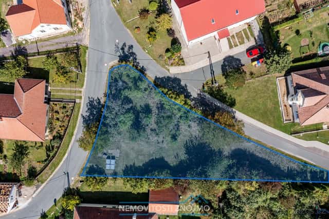 Prodej stavebního pozemku 1012m2, včetně stavebního povolení, okres Znojmo