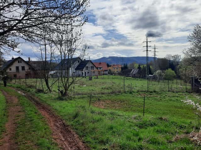 Stavební pozemek v Trutnově pro lyžaře i na trvalé bydlení, okres Trutnov