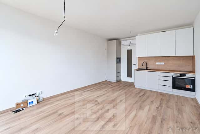 Pronájem bytu 1+kk 32 m², Praha - Hloubětín, ev.č. N09924, Praha 9