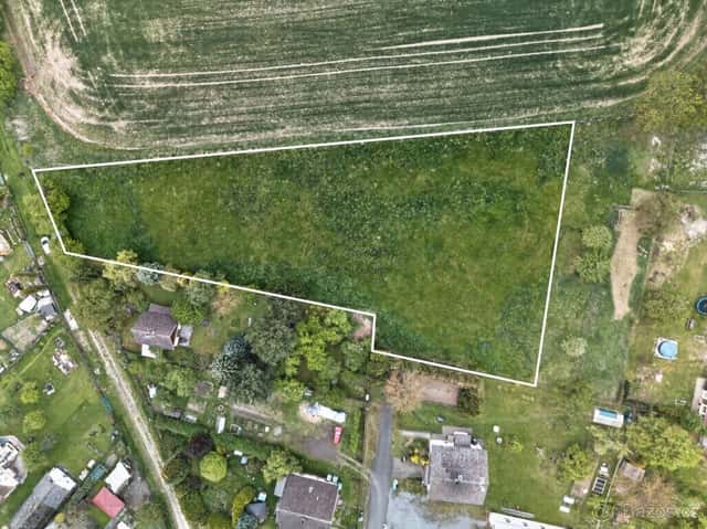 Stavební pozemky 4.099 m (2.215 m + 1.884 m), možnost koupě, okres Plzeň-jih