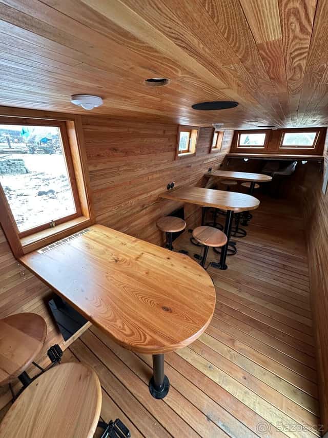 Loď / Hausbót předělaný bar, okres Břeclav