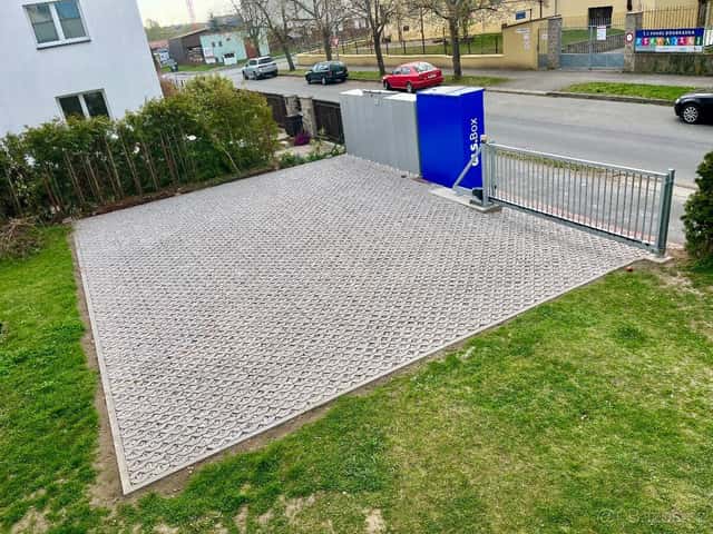 Parkovací místo Plzeň Doubravka, ulice Na Dlouhých, okres Plzeň-město