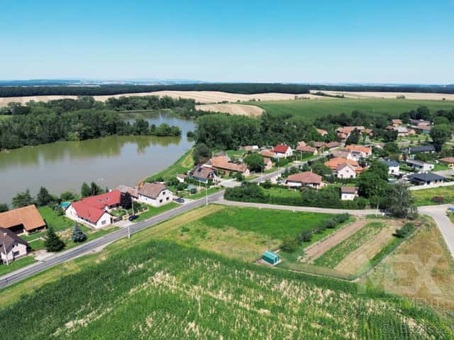 Stavební pozemek v klidné lokalitě Starých Nechanic, okres Hradec Králové