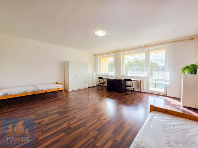 Pronájem prostorného pokoje (30 m2), Praha 8 - Čimice, ul. J, Praha 8