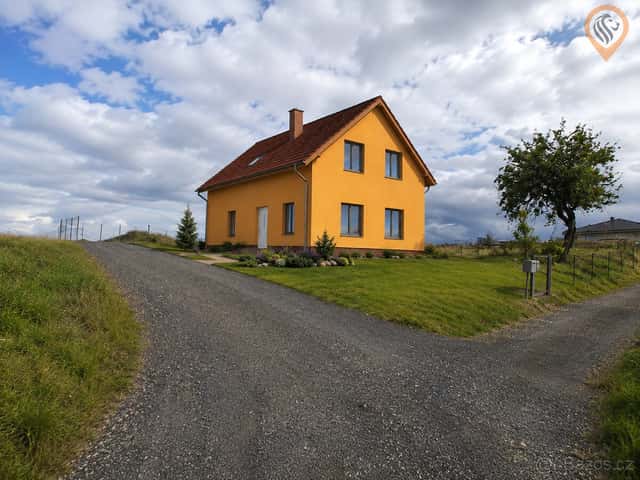 Stavební pozemek 852 m² s projektem rodinného domu – Bečov u, okres Most