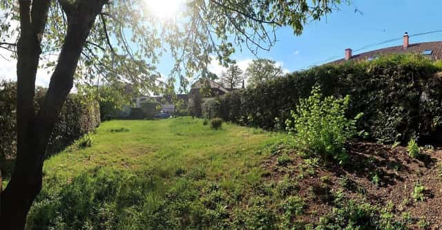 Prodej pozemku 594 m2 na RD se staveb. povolením P10 Benice, Praha 10