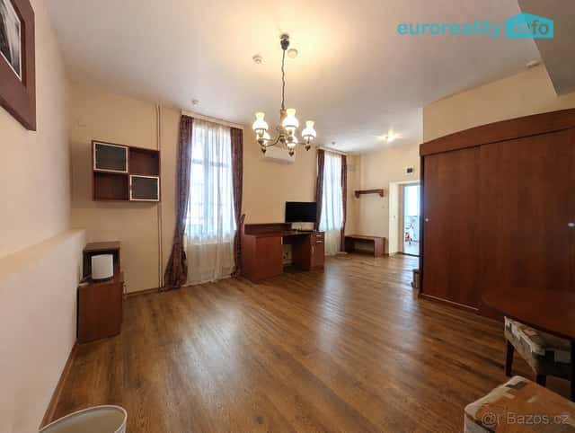 Pronájem, obchodní prostor, 25 m2, ul. Zbrojnická, Plzeň, okres Plzeň-město