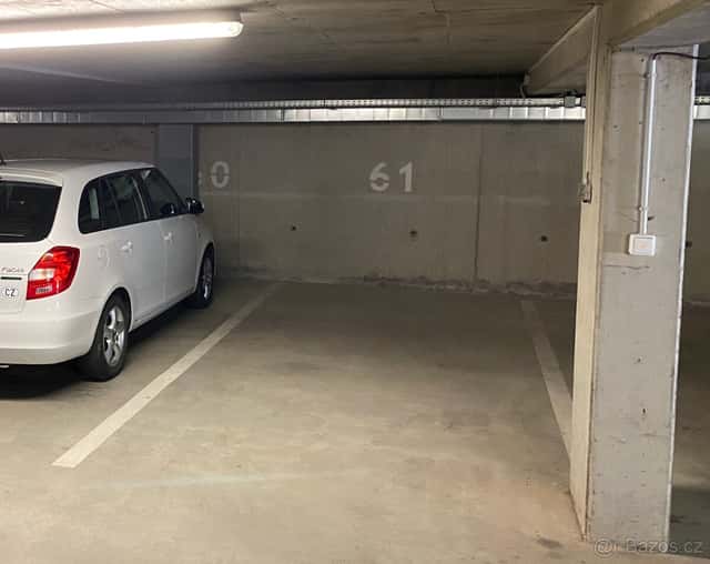 Pronajmu garážové stání (Praha-západ s rychlým spojem na Smí, okres Praha-západ