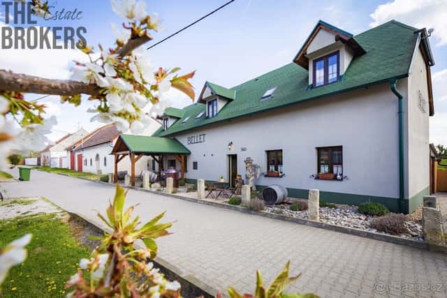 Penzion s vinným sklepem u Mikulova, okres Břeclav