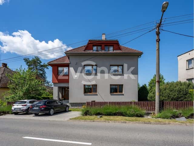 Komerční objekt / Sídlo firmy se zázemím a kanceláří (350 m², okres Zlín