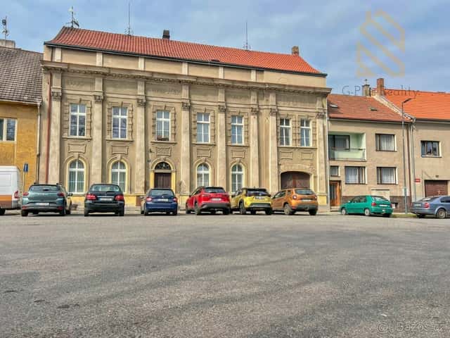 Prodej, vícegeneračního domu 454m2,pozemek 164m2,s terasou,K, okres Mělník