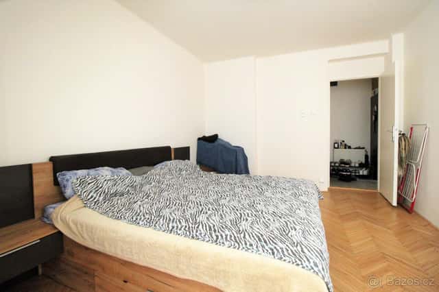 Pronájem podkrovního bytu 2+kk v ulici Ke stírce, Praha 8, č, Praha 8