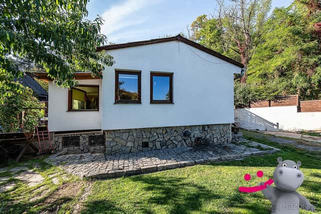 Prodej zděné chaty na vlastním pozemku o výměře 626 m2 v Oko, okres Praha-západ