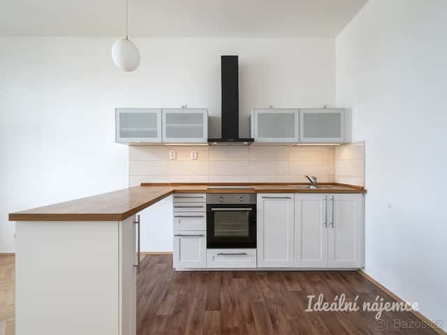 Pronájem bytu 2+kk, Nám. Jiřího z Lobkovic, Vinohrady, 23200, Praha 1