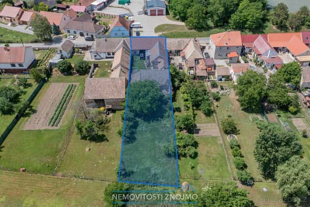 Rodinný dům se stodolou, vinným sklepem a pozemkem 1 154 m2,, okres Znojmo