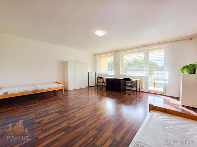 Pronájem prostorného pokoje (30 m2), Praha 8 - Čimice, ul. J, Praha 8