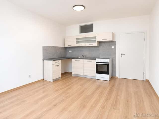 Prodej bytu 1+1 s balkonem, Brno–Židenice, ul. Došlíkova, okres Brno-město