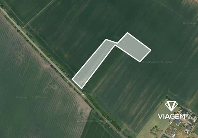 Pole 13 635 m², okres Praha-východ