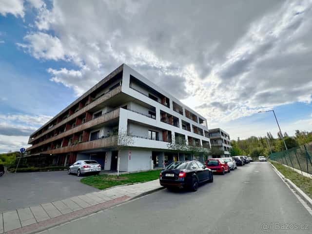 Prostorná garáž, kryté stání v žádané lokalitě u centra, okres Plzeň-město