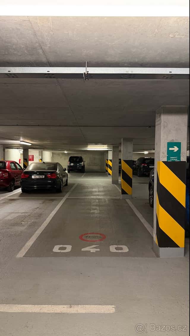 Dlouhodobý pronájem parkovacího stání – Praha 5, Praha 5