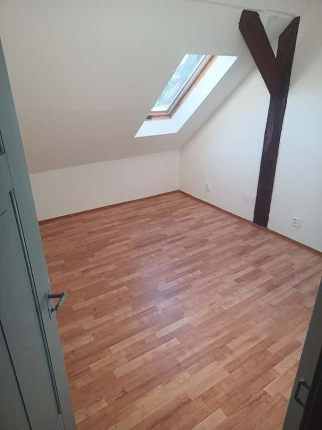 Pronajmu 3+1 s vlastním balkonem ve vile se zahradou v Aši, okres Cheb