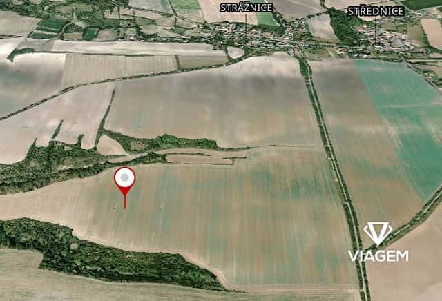Pole 3 087 m², okres Mělník