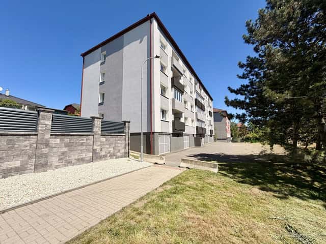 Byt 3+1 se zasklenou, vytápěnou lodžií (celková výměra 67 m², okres Tachov