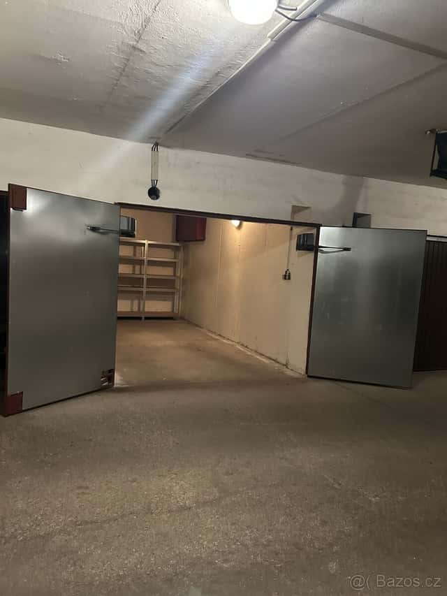 Nabízíme k pronájmu podzemní garáž (17,30m2) ,na ul.Dašická, okres Pardubice