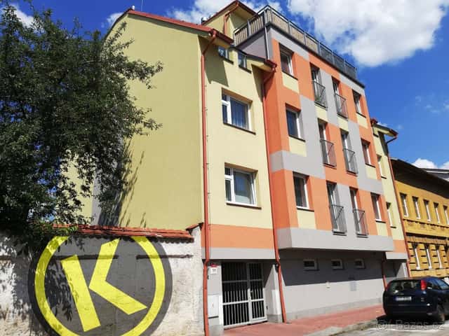 Venk. park.místo v uzavřeném dvoře, Nová ul. Č.Budějovice 3, okres České Budějovice