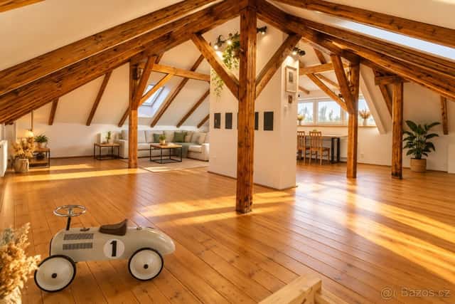 VÝJIMEČNÝ MEZONET 159 m², zahrada,pergola, okres Žďár nad Sázavou