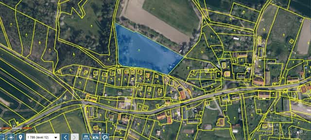 Parcela uvnitř obce, výměra: 7.428 m2 ..., okres Litoměřice