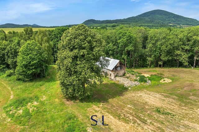 Prodej stavebního pozemku 1145 m² + 4 319 m² soukromí - Heřm, okres Česká Lípa