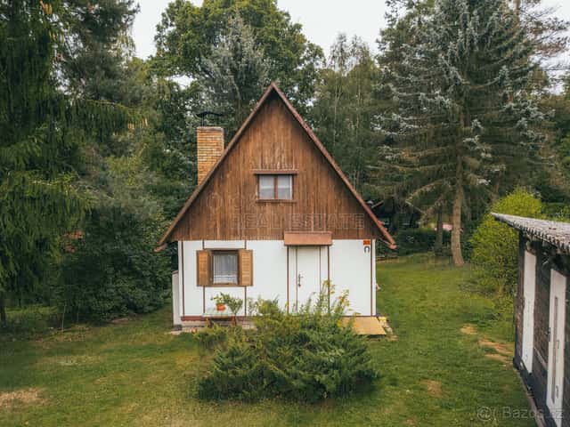 Chata 3+1,balkon, veranda, dílna 12 m2, pozemek 726 m2, ul., okres Praha-východ