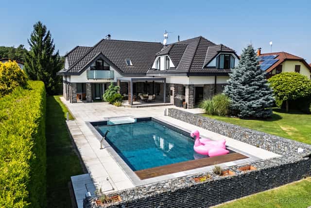 Prodej výjimečné rodinné vily 546 m² s bazénem, pozemek 1 60, okres Praha-západ