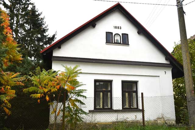 Písek u Chlumce nad Cidlinou - Rodinný dům s pozemkem 6015m2, okres Hradec Králové