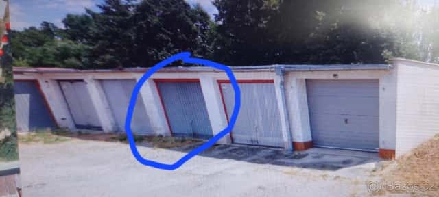 Dlouhodobý pronájem garáže v M.Krumlově u sídliště, okres Znojmo