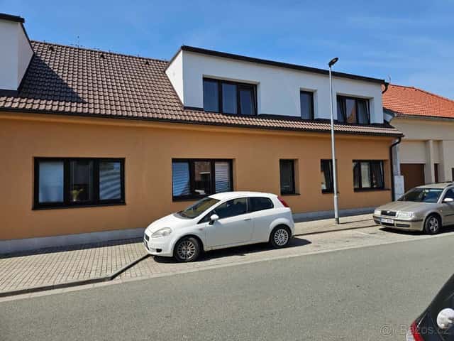 Pronájem bytu 1+kk, okres Hradec Králové