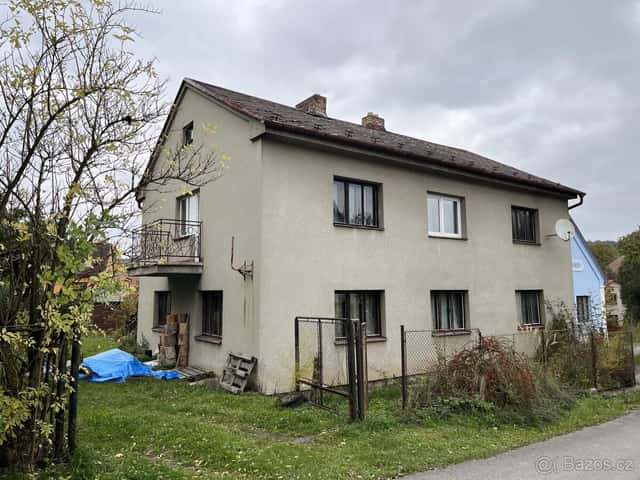 Prodej RD dvě bytové jednotky, prostorná dvou garáž s pozemk, okres Žďár nad Sázavou