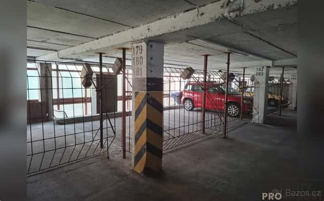 Uzamykatelné parkovací stání Lovosická (parkovací dům), Praha 9