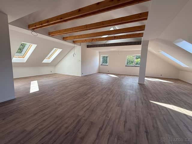 Atypický byt Karlštejn 138 m², okres Beroun