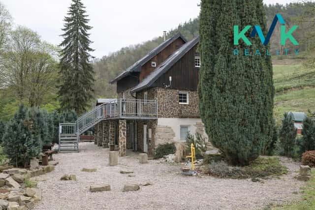Apartmánový dům se čtyřmi apartmány, okrasnou zahradou a výj, okres Sokolov