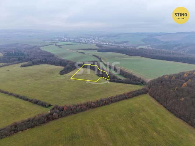 Prodej pozemku 14 861 m2 Zlámanec, 109018, okres Uherské Hradiště