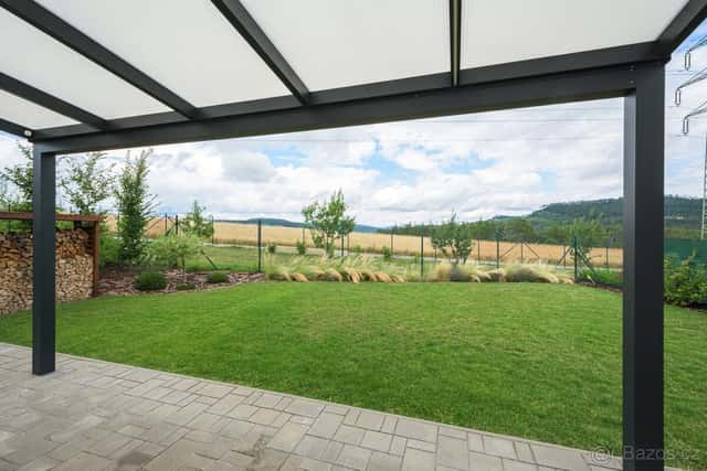 Byt 4+kk 95 m², zahrada 234 m², 2 stání, okres Beroun