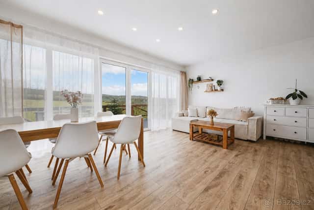 2KK 70 m², samostatný vchod, velká terasa, 30 min od Brna, okres Brno-město