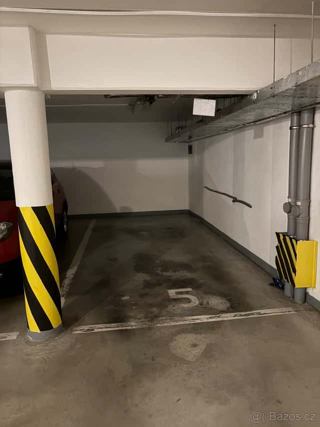 Garážové stání Praha Velká skála, Praha 8