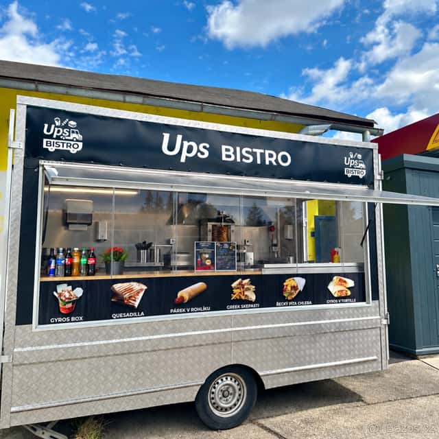 Prodej plně vybaveného gastro přívěsu / food trucku, Praha 4